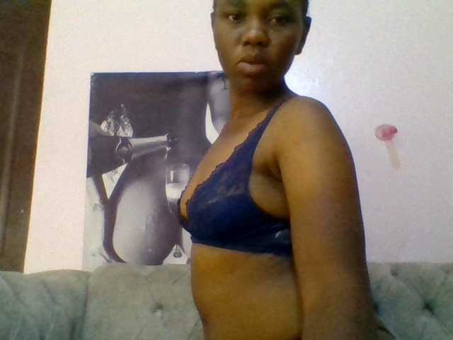 Kittydew live cam on BongaCams