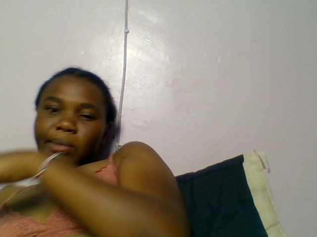 Kittydew live cam on BongaCams