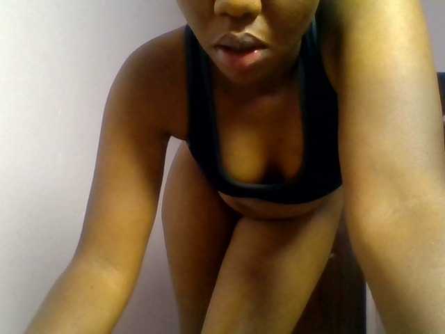 Kittydew live cam on BongaCams