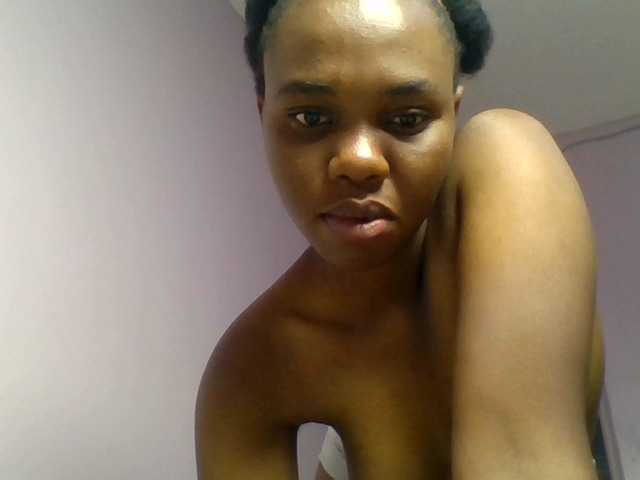 Kittydew live cam on BongaCams