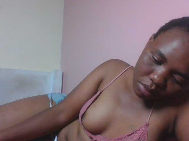 Kittydew live cam on BongaCams