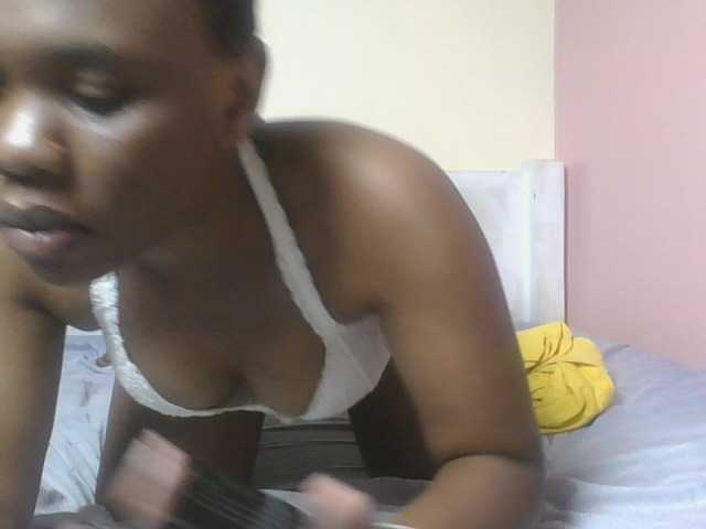 Kittydew live cam on BongaCams