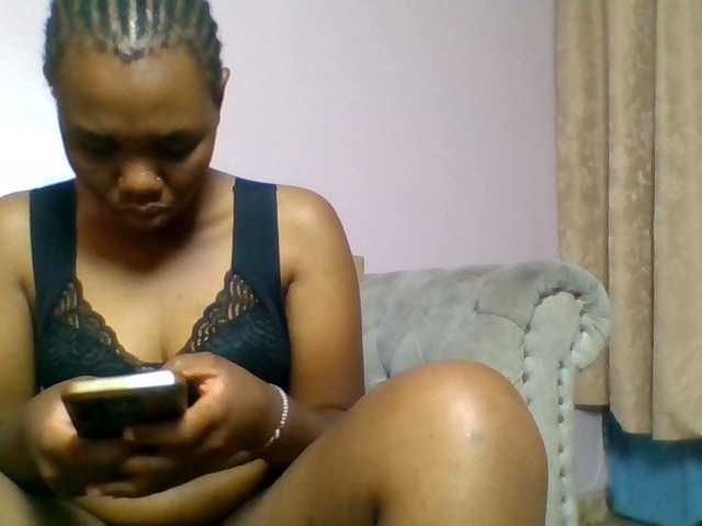 Kittydew live cam on BongaCams
