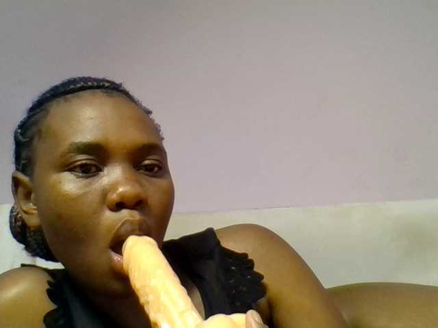 Kittydew live cam on BongaCams