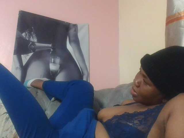 Kittydew live cam on BongaCams