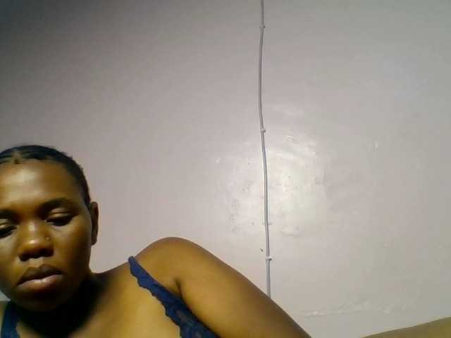 Kittydew live cam on BongaCams