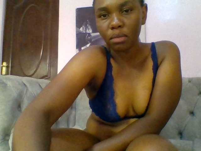 Kittydew live cam on BongaCams