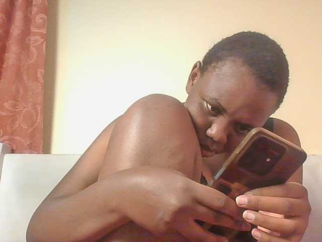 Kittydew live cam on BongaCams