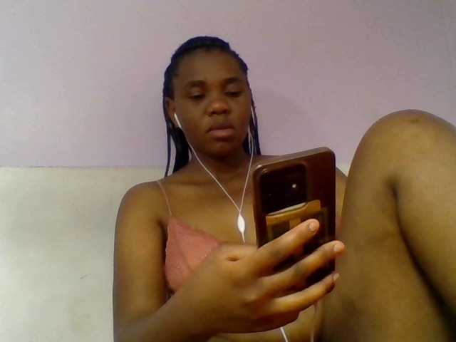 Kittydew live cam on BongaCams