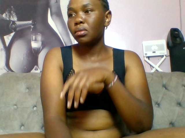 Kittydew live cam on BongaCams