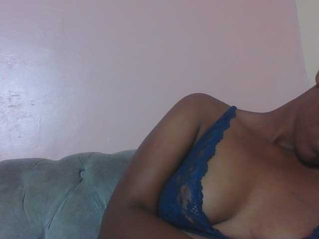 Kittydew live cam on BongaCams