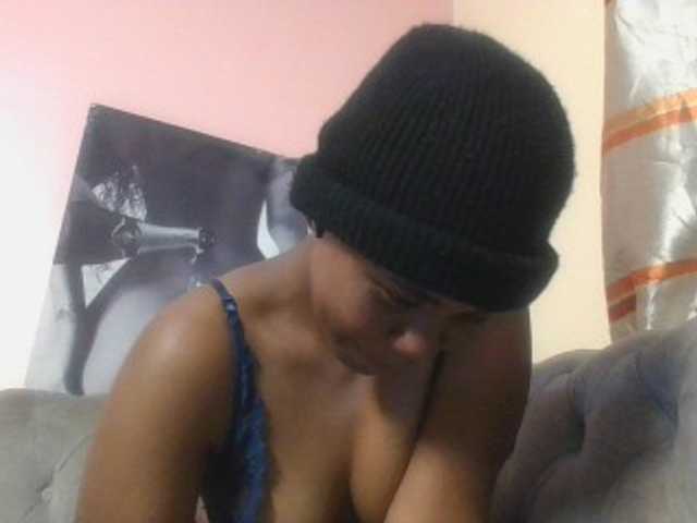 Kittydew live cam on BongaCams