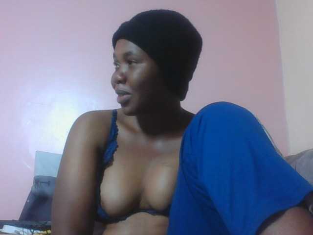 Kittydew live cam on BongaCams