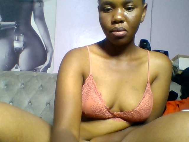 Kittydew live cam on BongaCams
