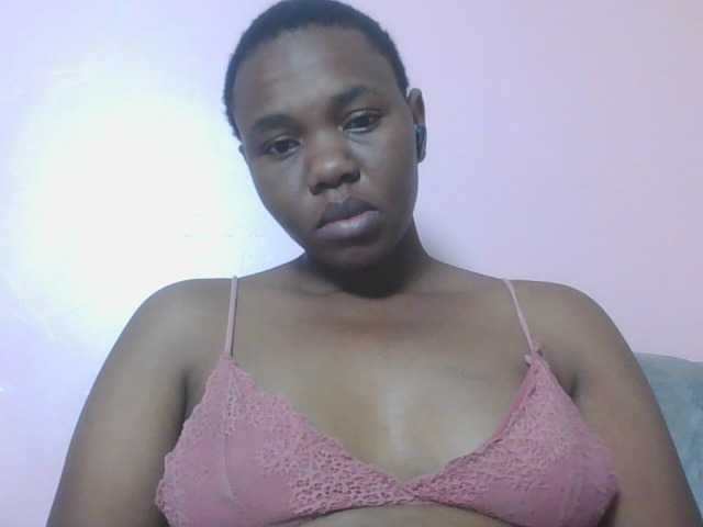 Kittydew live cam on BongaCams