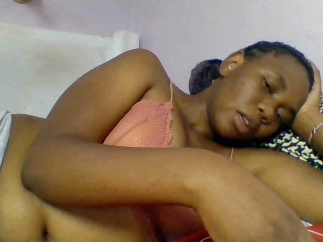 Kittydew live cam on BongaCams