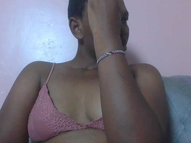 Kittydew live cam on BongaCams