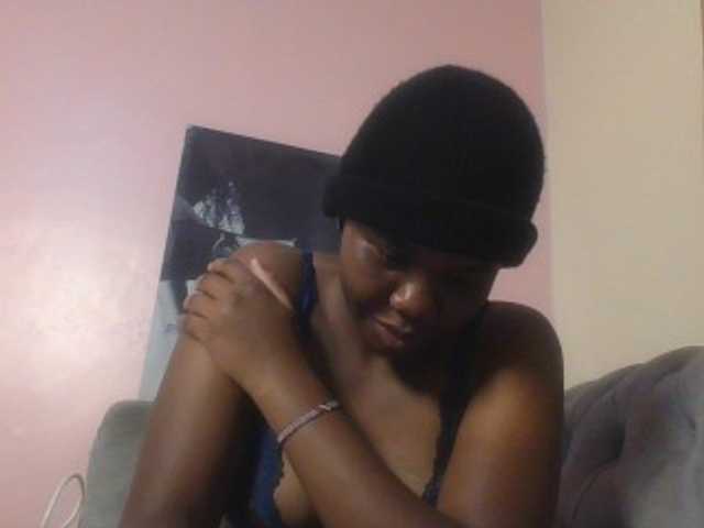 Kittydew live cam on BongaCams