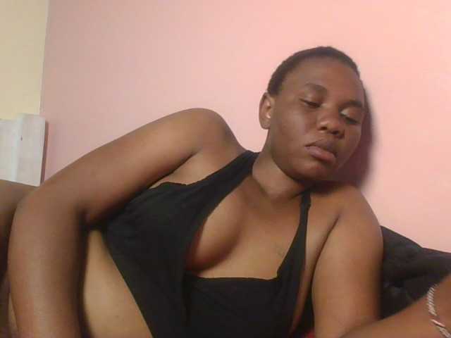 Kittydew live cam on BongaCams