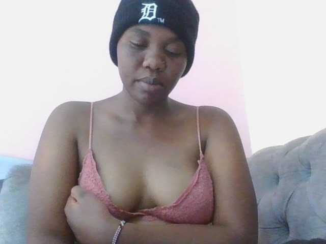 Kittydew live cam on BongaCams