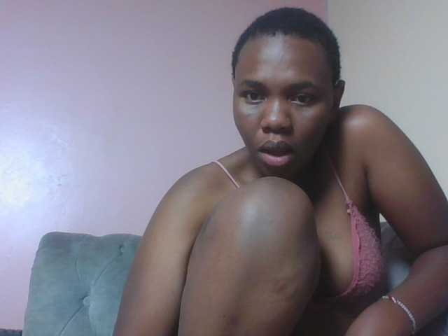 Kittydew live cam on BongaCams