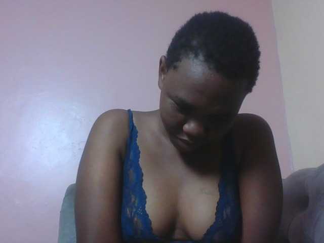 Kittydew live cam on BongaCams
