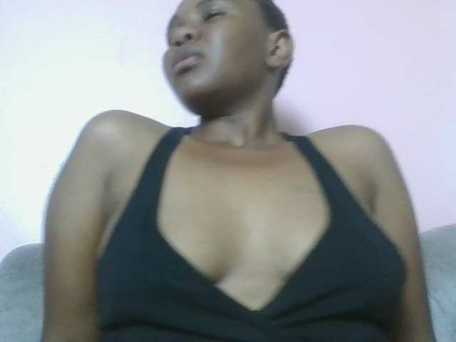 Kittydew live cam on BongaCams