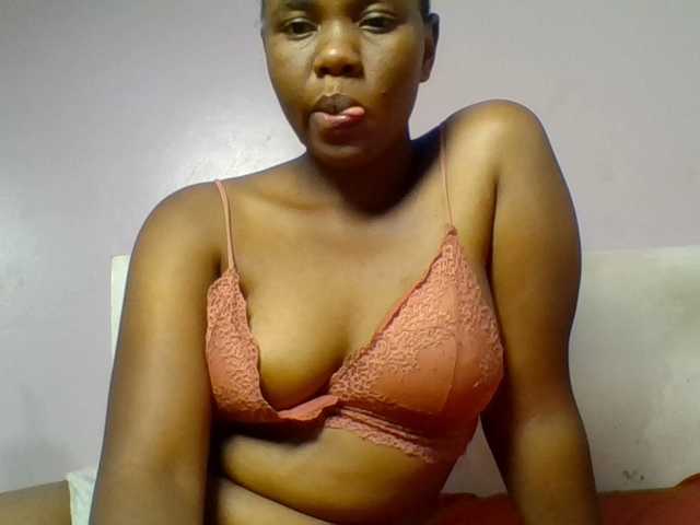 Kittydew Live Cam on BongaCams