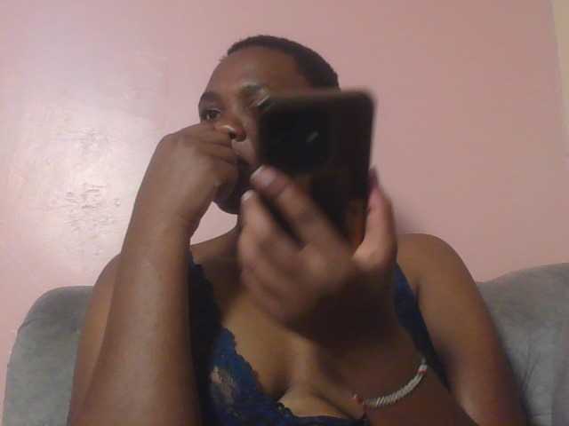 Kittydew live cam on BongaCams