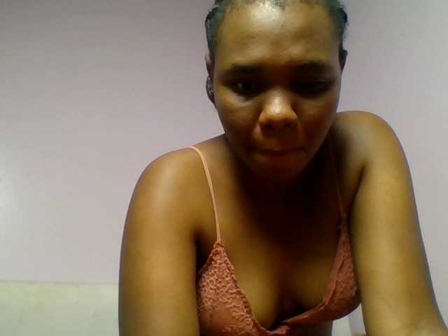 Kittydew live cam on BongaCams