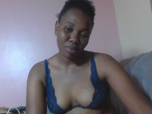 Kittydew live cam on BongaCams
