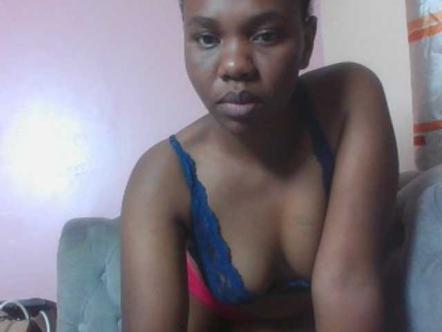 Kittydew live cam on BongaCams