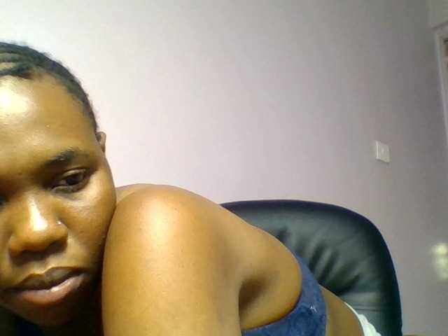 Kittydew live cam on BongaCams