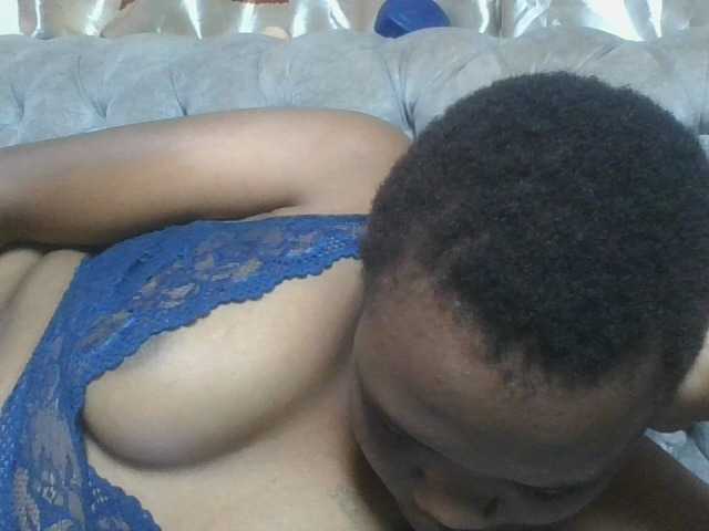 Kittydew live cam on BongaCams