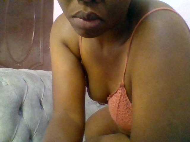 Kittydew live cam on BongaCams