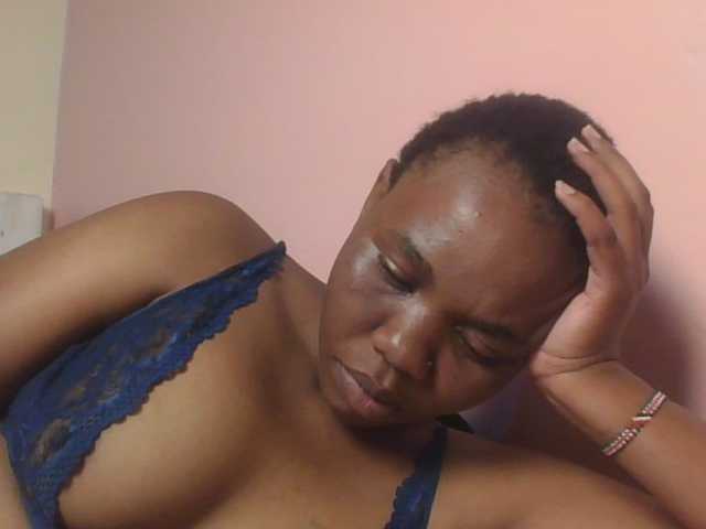 Kittydew live cam on BongaCams