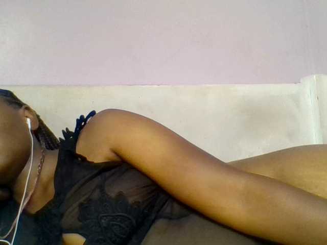 Kittydew live cam on BongaCams
