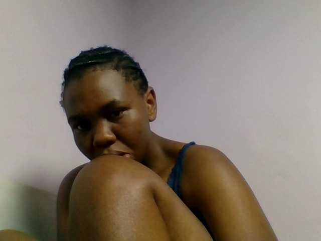 Kittydew live cam on BongaCams