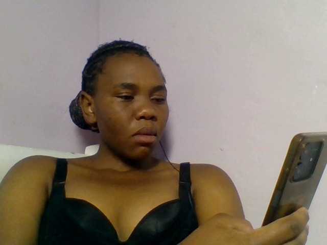 Kittydew live cam on BongaCams