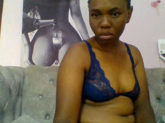 Kittydew live cam on BongaCams