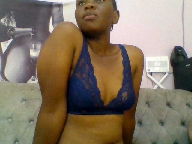 Kittydew live cam on BongaCams