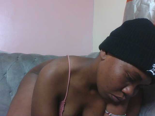 Kittydew live cam on BongaCams