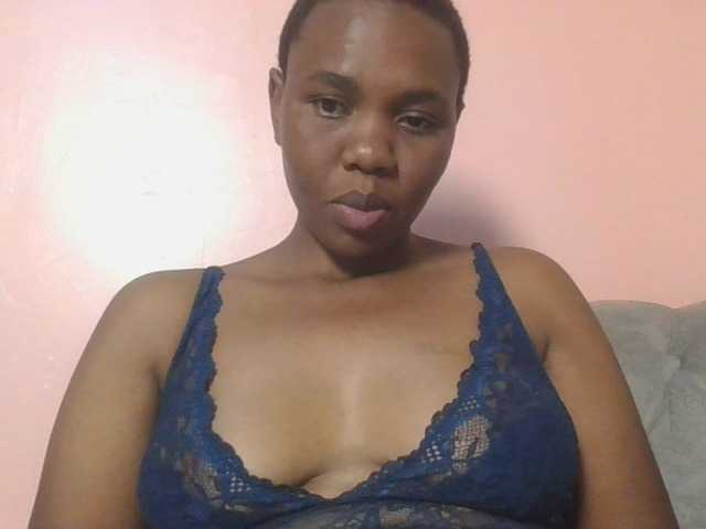 Kittydew live cam on BongaCams