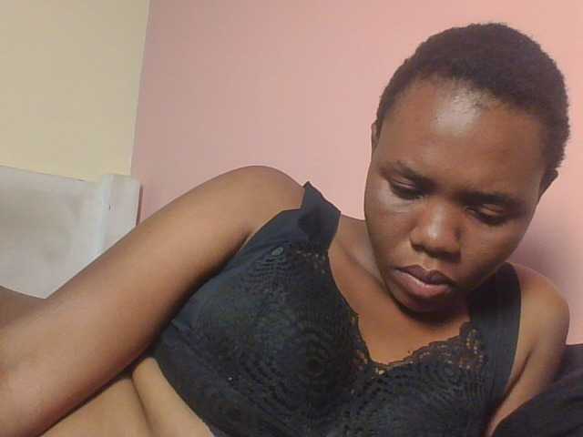Kittydew, live now on BongaCams