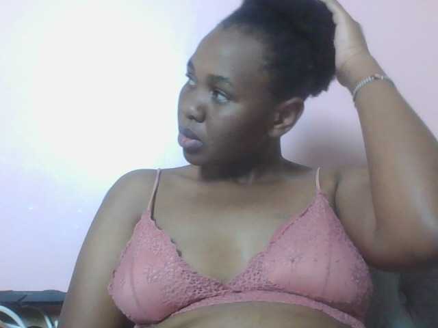Kittydew live cam on BongaCams