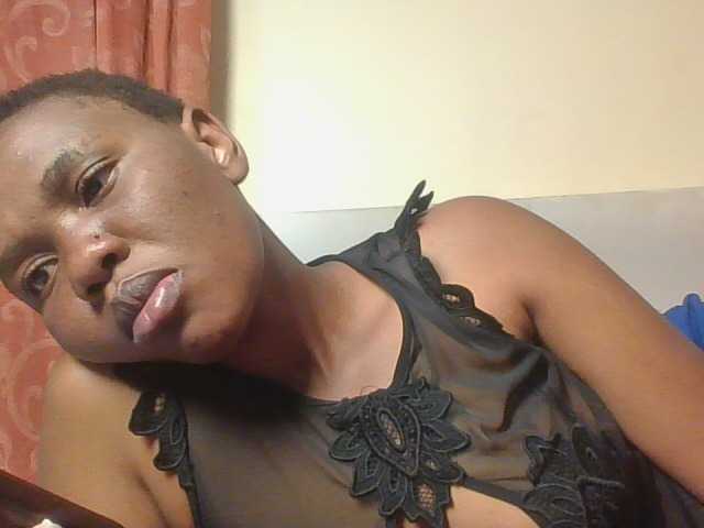 Kittydew live cam on BongaCams
