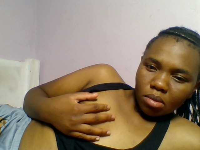 Kittydew live cam on BongaCams