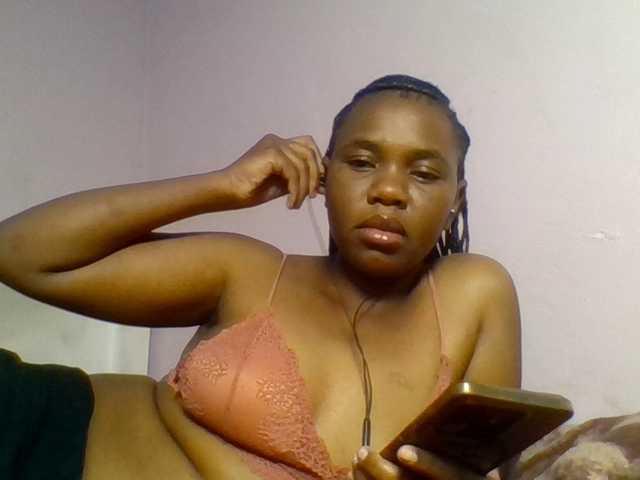 Kittydew live cam on BongaCams