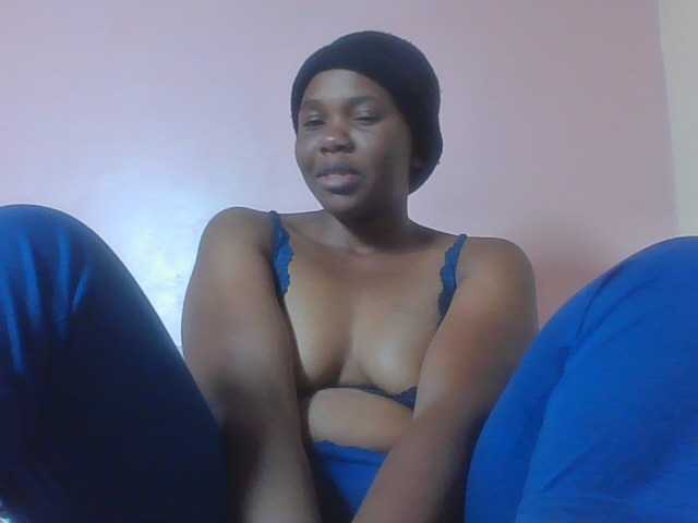 Kittydew live cam on BongaCams