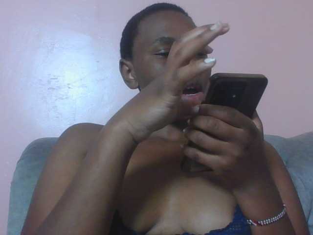 Kittydew live cam on BongaCams